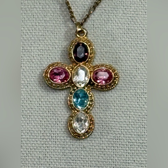 Elegant Gold Cross Pendant Necklace - Picture 1 of 5